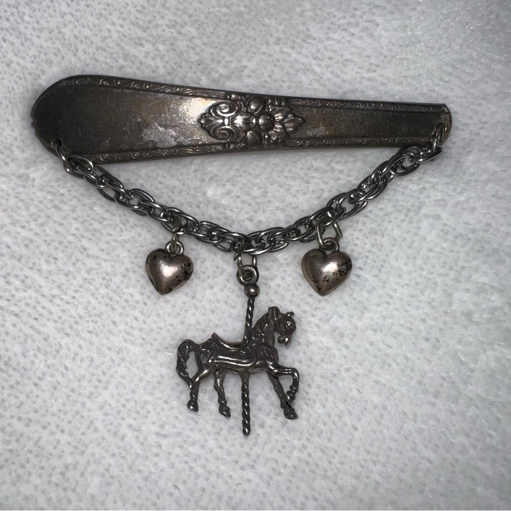 Vintage Handmade Silver Tone Metal Brooch Chain Dangles Carousel Horse & Hearts